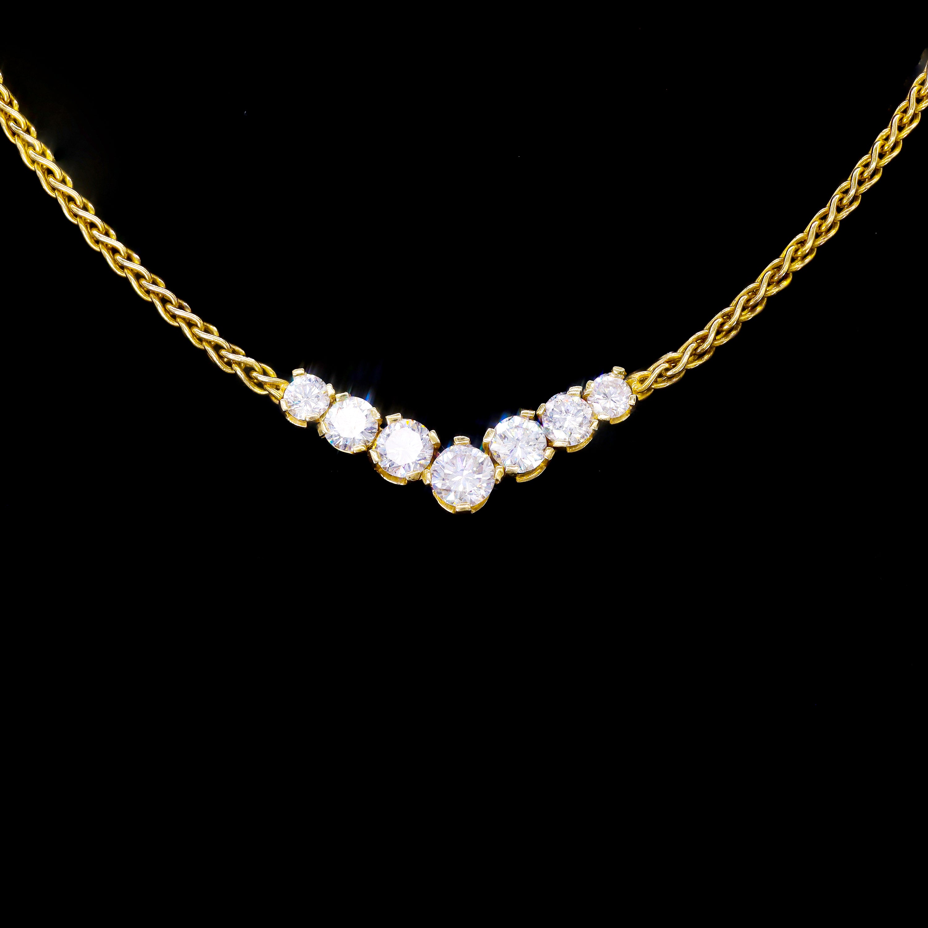 Gradual Round Diamond Pendant