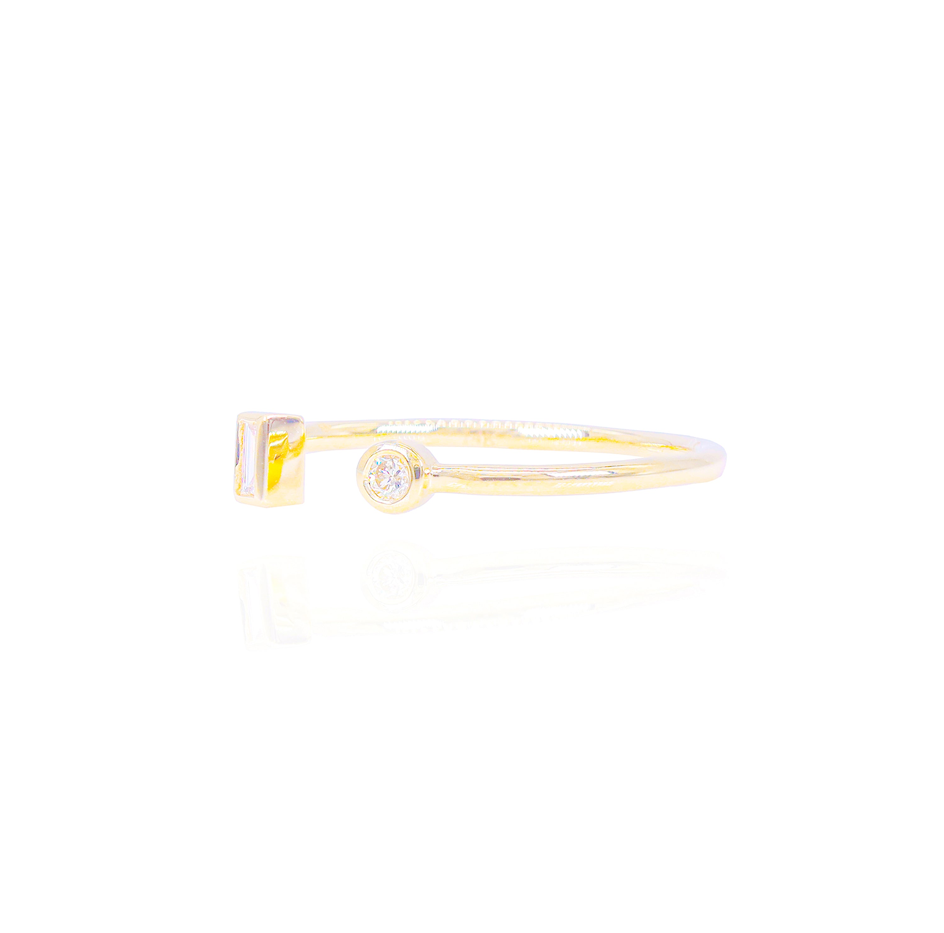Emerald & Round Singular Diamond Ring