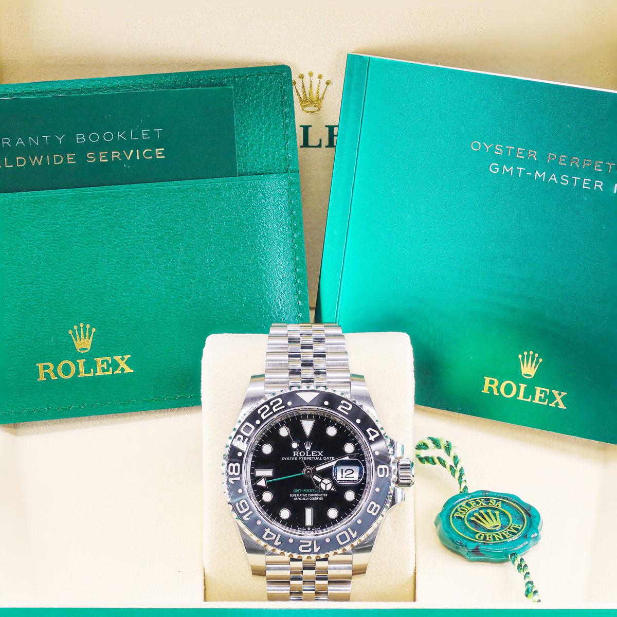 Rolex GMT-Master II Bruce Wayne 40mm 126710GRNR Jubilee Oystersteel Bracelet