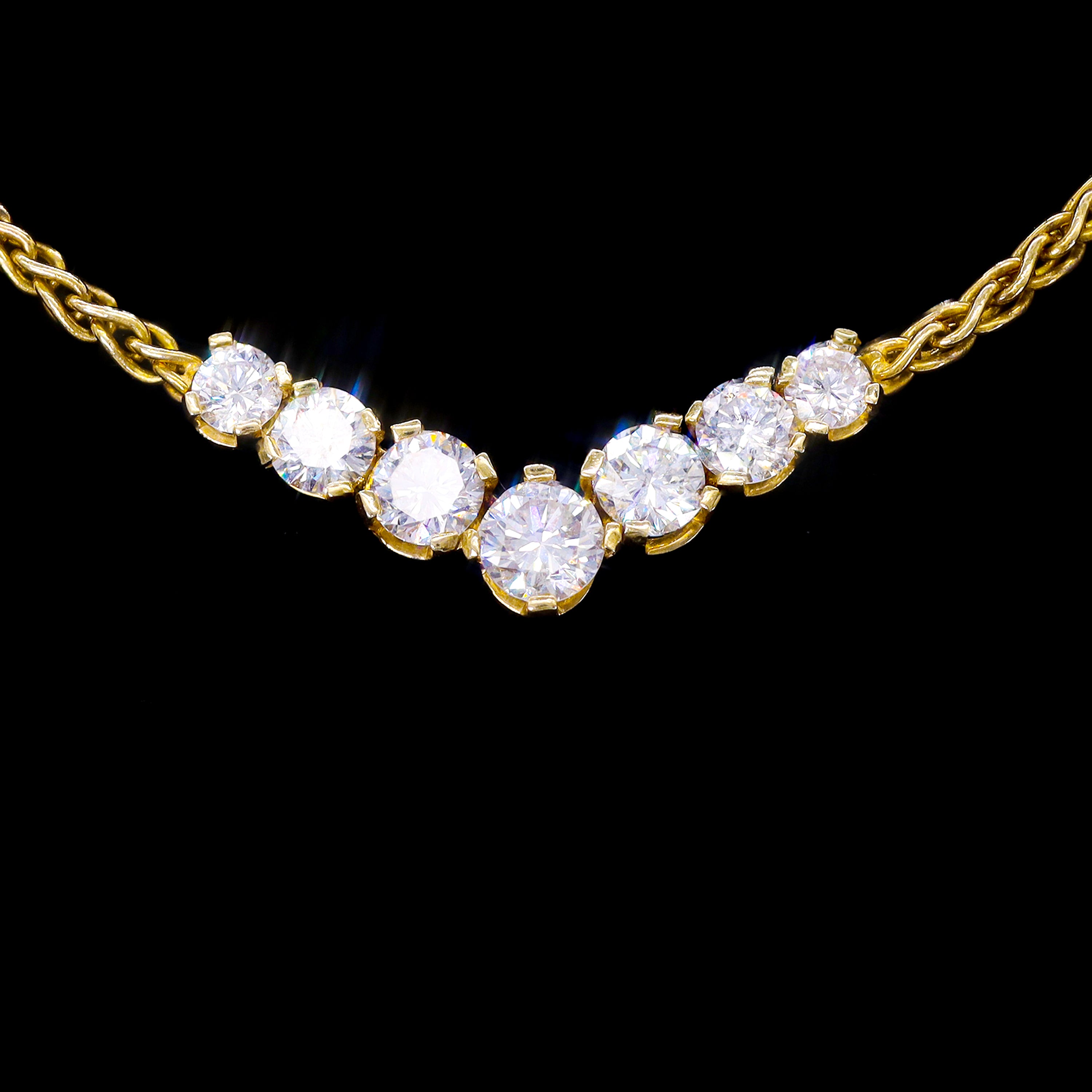 Gradual Round Diamond Pendant