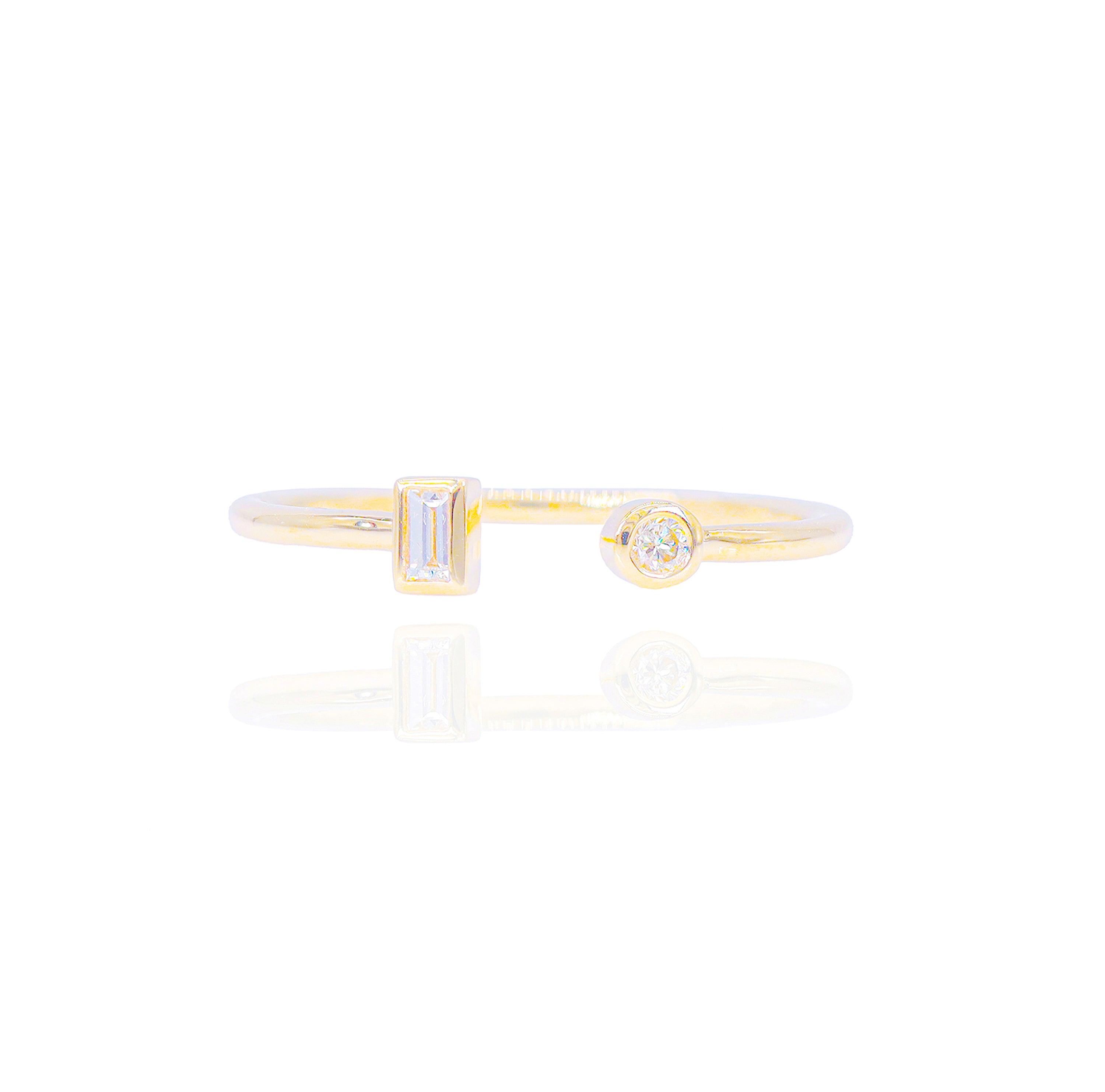 Emerald & Round Singular Diamond Ring